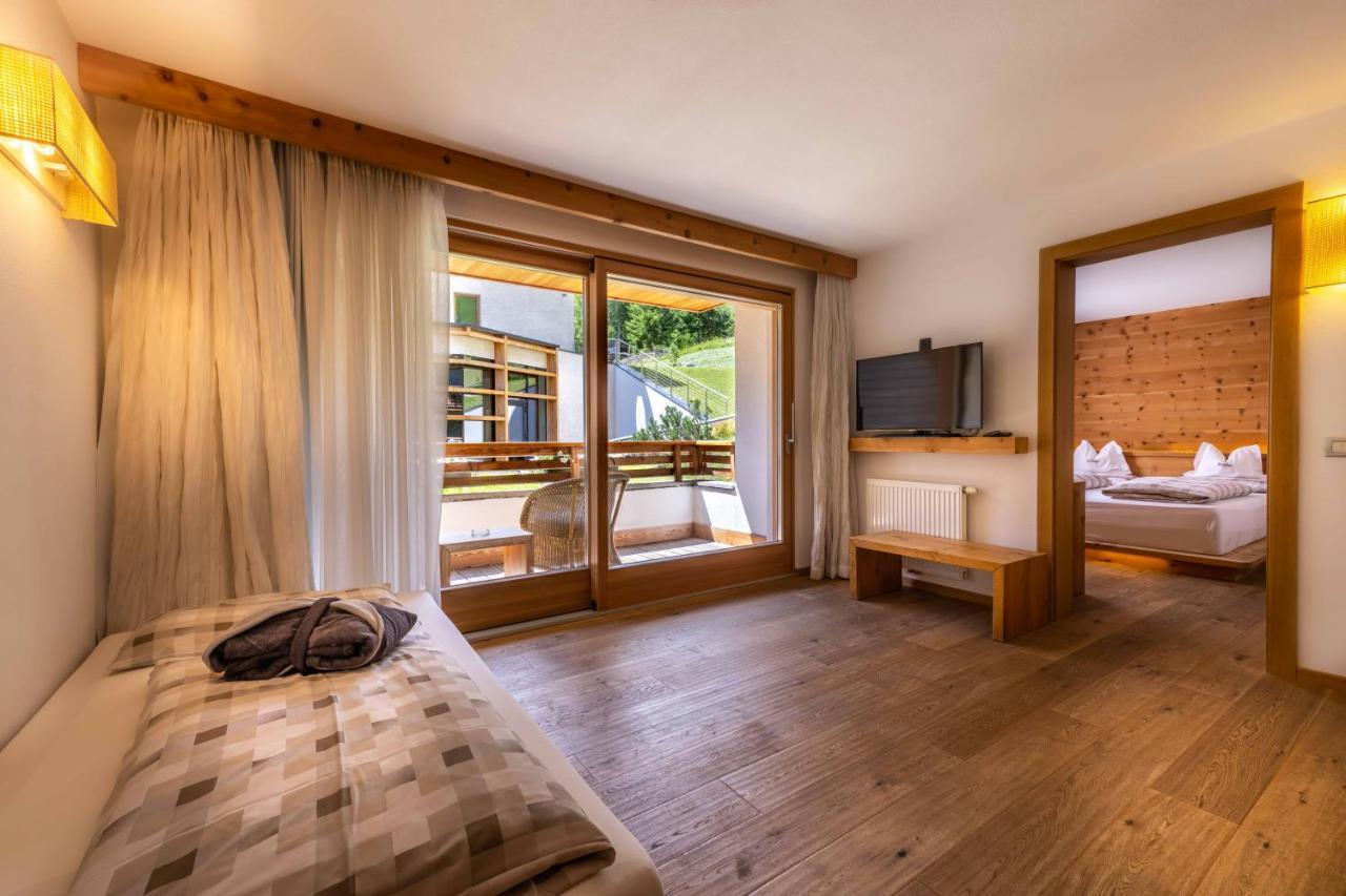 Hotel Cristallo - Wellness Mountain Living Badia  Extérieur photo